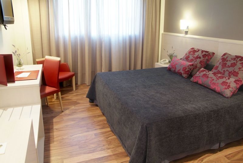 Azz Valencia Tactica Hotel Paterna Oda fotoğraf